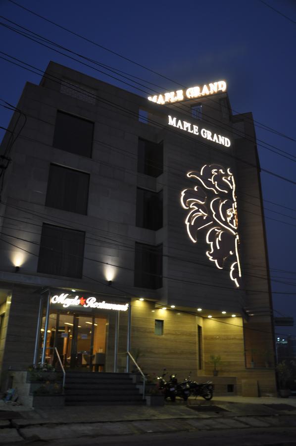 Maple Grand Hotel Agra  Ngoại thất bức ảnh